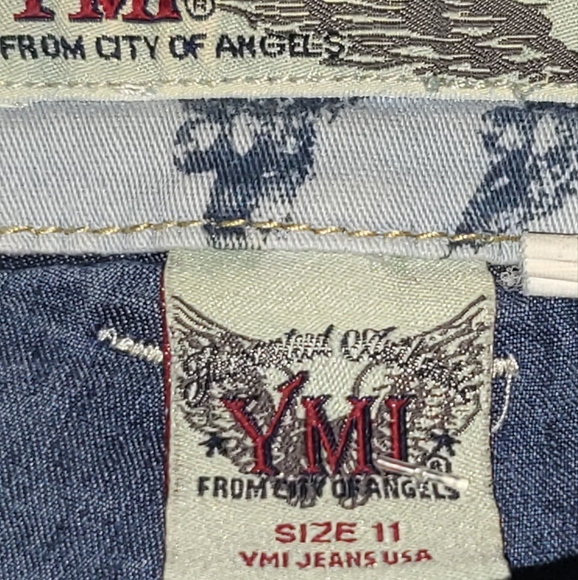 Shorts - Picture 2 of 3